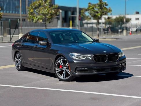 Used 2017 BMW 750i RWD image 1