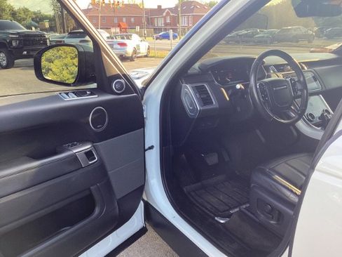 Used 2021 Land Rover Range Rover Sport SE image 4