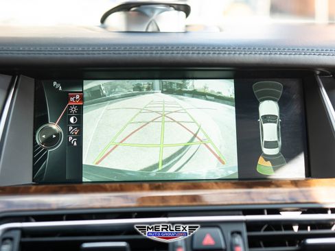 Used 2014 BMW 750Li xDrive image 32