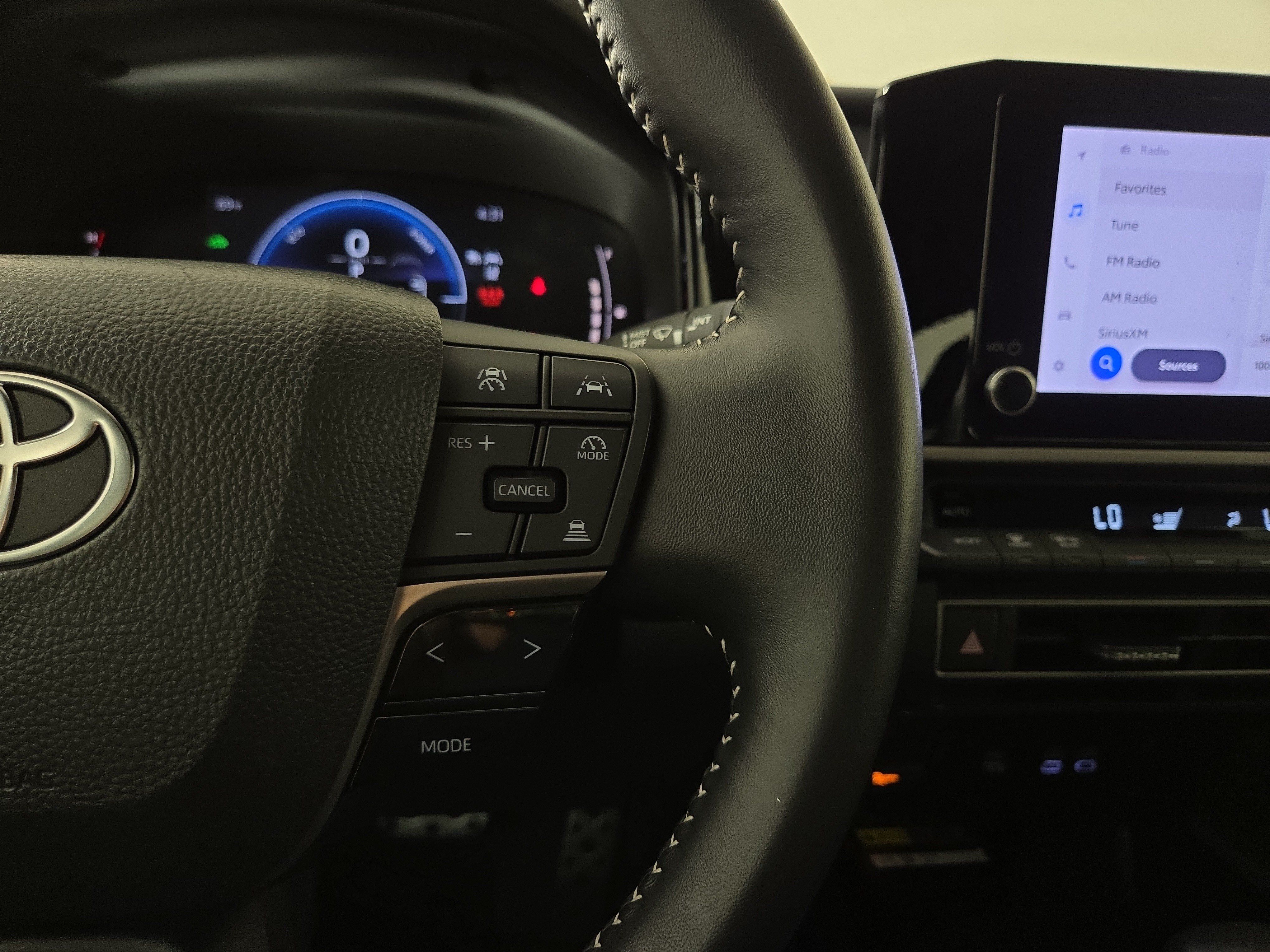 Used 2025 Toyota Camry SE FWD image 16