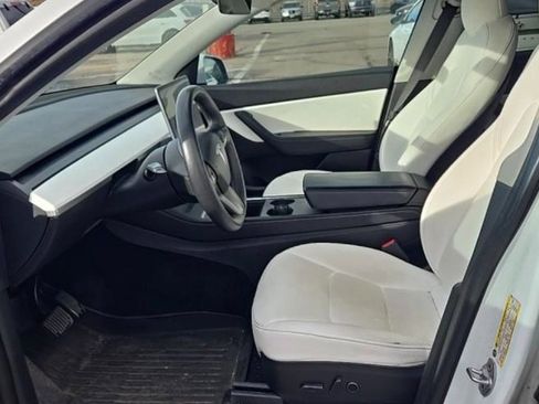 Used 2021 Tesla Model Y Long Range image 3