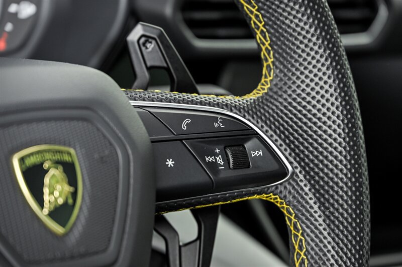 Used 2019 Lamborghini Urus AWD/4WD image 40