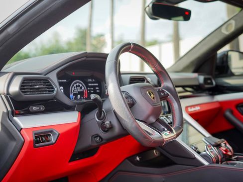 Used 2020 Lamborghini Urus AWD/4WD image 11