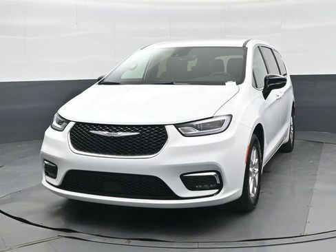 New 2026 Chrysler Pacifica Select FWD image 8