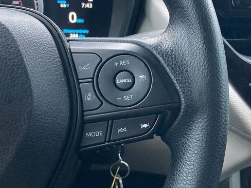 Used 2022 Toyota Corolla Cross L image 13