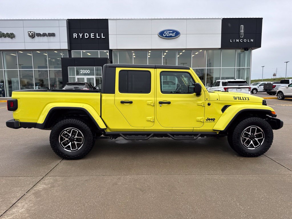 Used 2023 Jeep Gladiator Sport AWD/4WD image 2