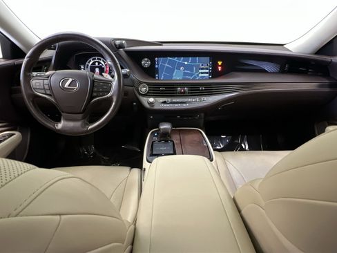 Used 2018 Lexus LS 500 w/ Accessory Package (Z2) image 21