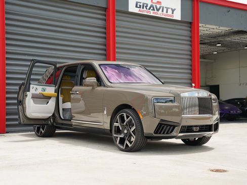 Used 2025 Rolls-Royce Cullinan AWD/4WD image 4