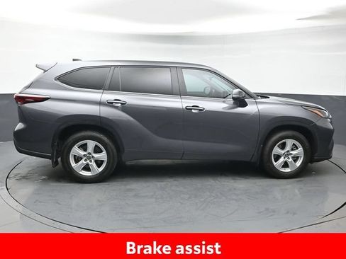Certified 2024 Toyota Highlander LE AWD/4WD image 8