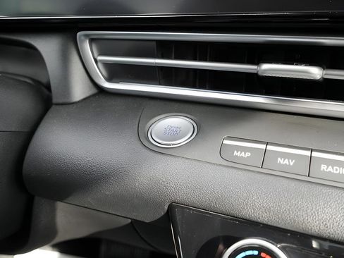 Certified 2025 Hyundai Elantra SEL image 28