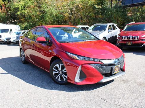 Used 2017 Toyota Prius Prime Premium image 4