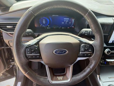 Used 2023 Ford Explorer King Ranch w/ Technology Package RWD image 15