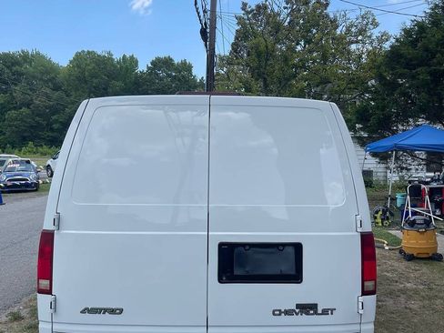 Used 2002 Chevrolet Astro AWD image 6