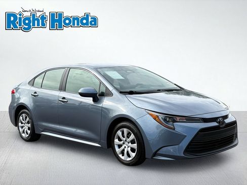 Used 2025 Toyota Corolla LE FWD image 9