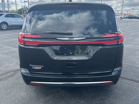Used 2023 Chrysler Pacifica Touring-L FWD image 11