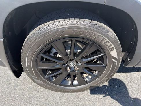 Used 2019 Toyota Highlander AWD V6 image 9