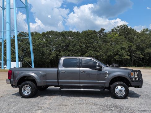 Used 2020 Ford F350 Lariat w/ Lariat Value Package AWD/4WD image 2