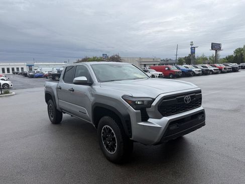 Used 2025 Toyota Tacoma TRD Off-Road AWD/4WD image 1