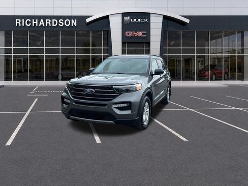 Used 2021 Ford Explorer XLT w/ Equipment Group 202A AWD/4WD image 1
