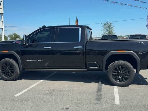 Used 2023 GMC Sierra 2500 Denali w/ Denali Black Diamond Edition AWD/4WD image 3