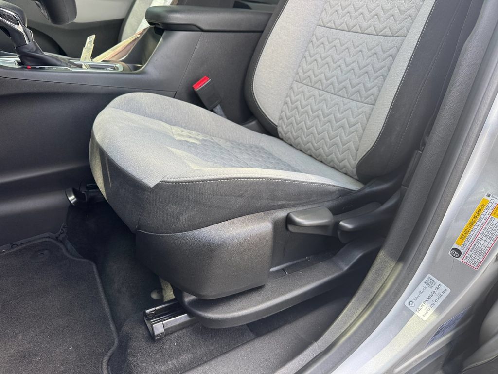 Used 2022 Chevrolet Equinox LS FWD image 34