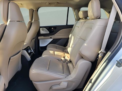 Used 2022 Lincoln Aviator Reserve w/ Equipment Group 201A image 24