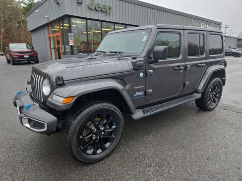 Used 2023 Jeep Wrangler Unlimited Sahara w/ Cold Weather Group AWD/4WD image 10