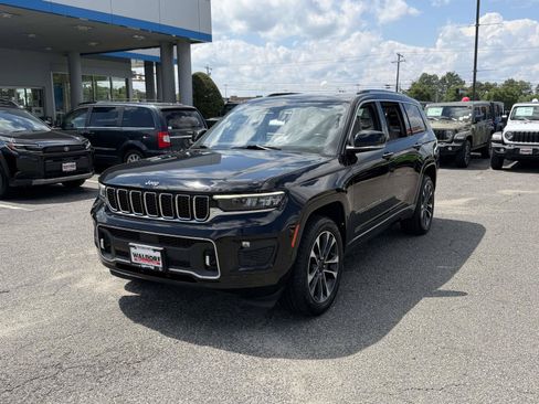 Used 2021 Jeep Grand Cherokee L Overland w/ Luxury Tech Group IV AWD/4WD image 6