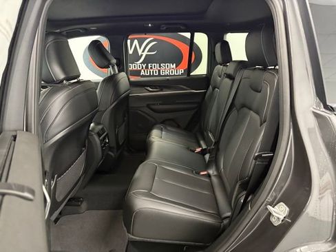 New 2025 Jeep Grand Cherokee Limited image 16
