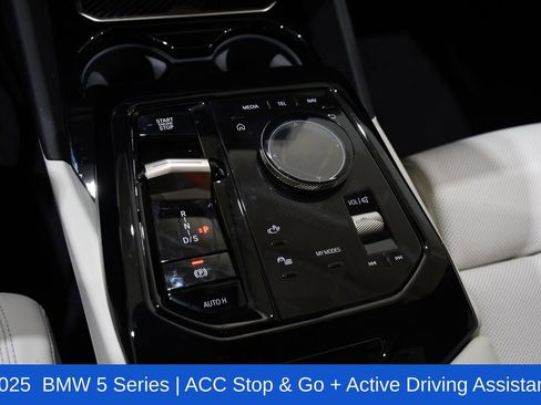 Used 2025 BMW 530i xDrive w/ Premium Package image 24