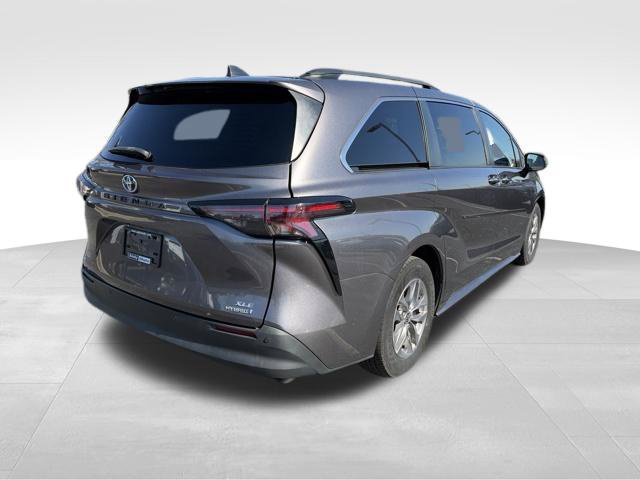 Used 2023 Toyota Sienna XLE AWD/4WD image 7