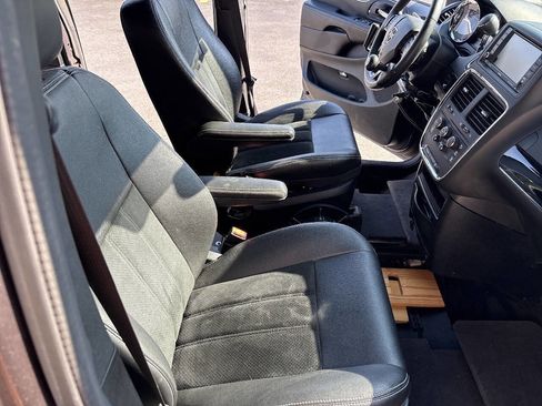 Used 2015 Dodge Grand Caravan SXT FWD image 18