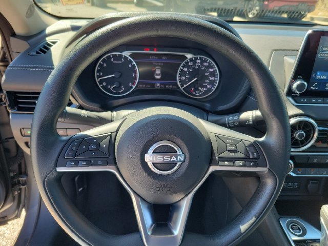 Used 2025 Nissan Sentra SV FWD image 14
