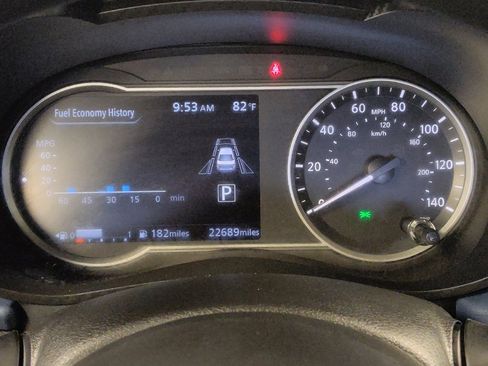 Used 2025 Nissan Versa SV FWD image 23