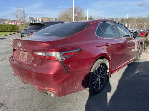 Used 2018 Toyota Camry SE image 4