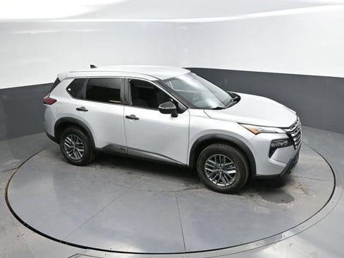 Used 2024 Nissan Rogue S FWD image 36