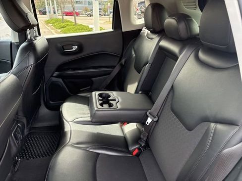 Used 2019 Jeep Compass Latitude AWD/4WD image 14