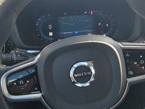 Used 2023 Volvo XC60 B5 Plus w/ Climate Package image 12