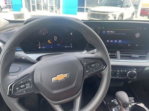 Certified 2025 Chevrolet Trax LT image 16