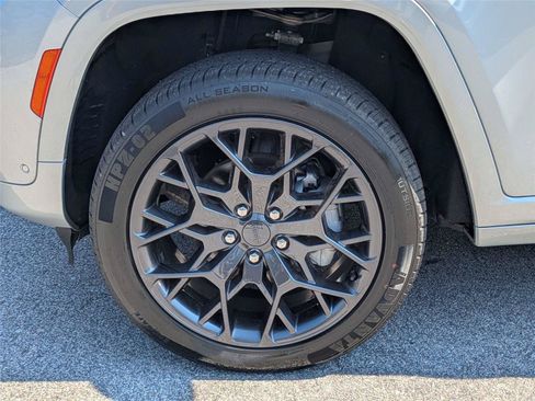 Certified 2024 Jeep Grand Cherokee Summit AWD/4WD image 14