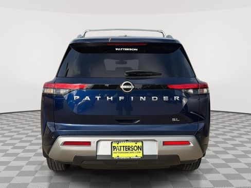 Used 2025 Nissan Pathfinder SL FWD image 3