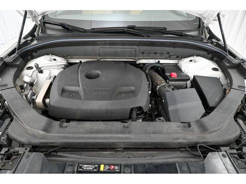 Used 2018 Volvo XC60 T6 Momentum w/ Vision Package image 55