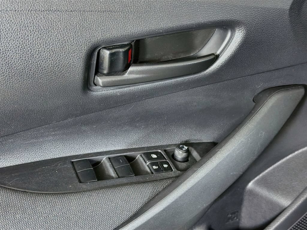 Used 2025 Toyota Corolla LE FWD image 17