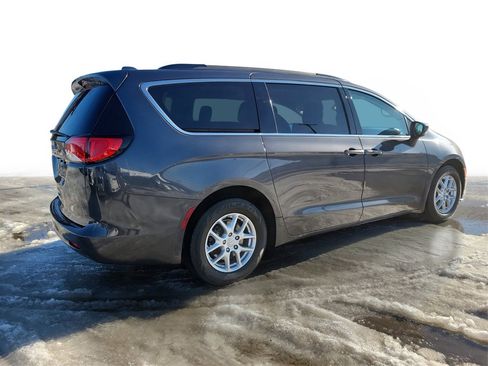 Used 2020 Chrysler Voyager Lxi image 4
