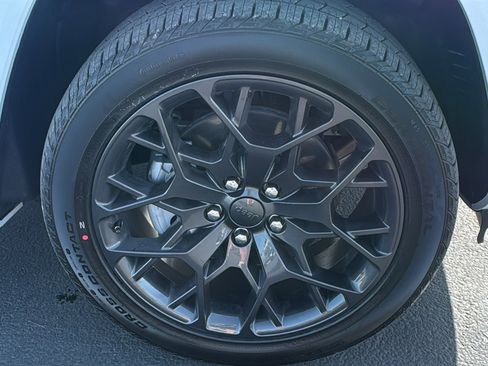 New 2025 Jeep Grand Cherokee L Summit image 9