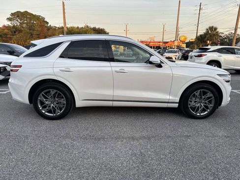 Used 2025 Genesis GV70 2.5T w/ Select Package image 2