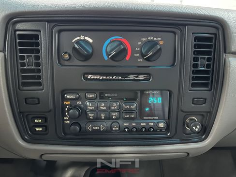 Used 1995 Chevrolet Impala SS RWD image 27