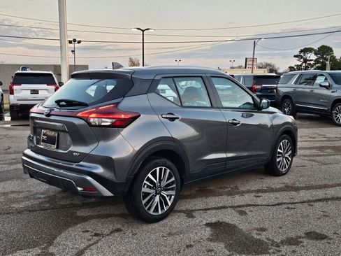 Used 2024 Nissan Kicks SV image 6