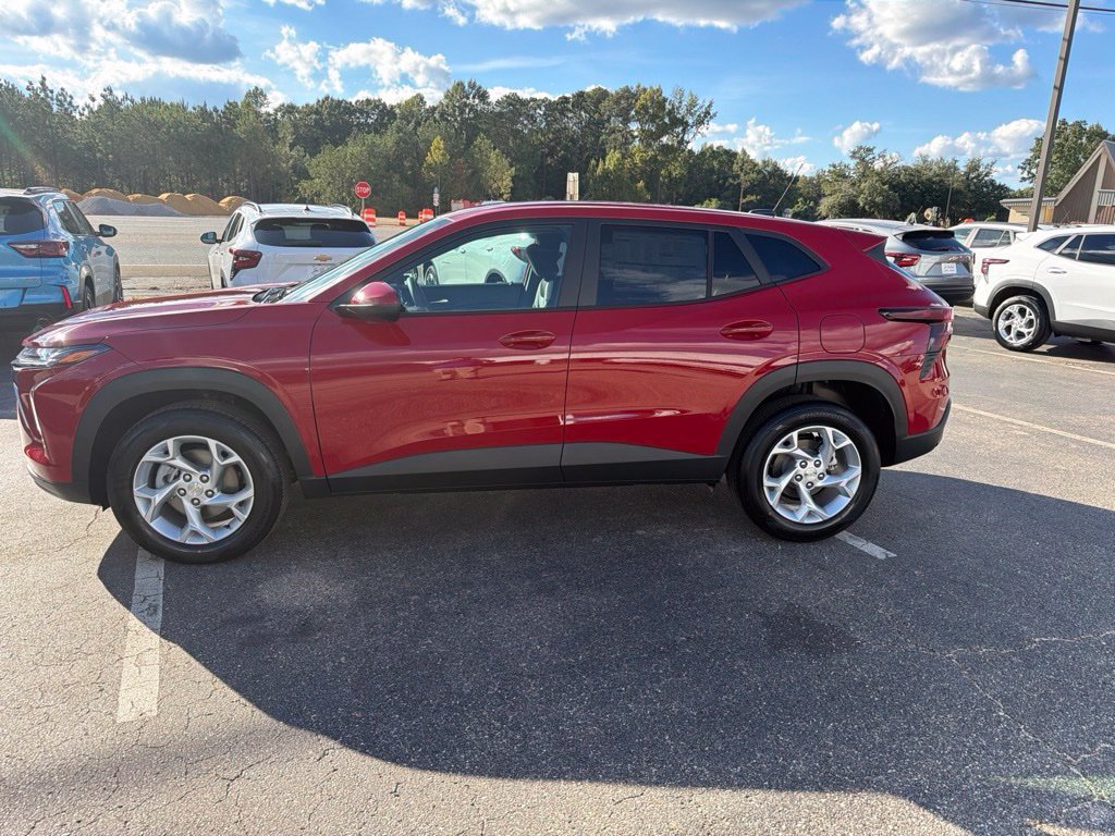 New 2026 Chevrolet Trax LS w/ LS Convenience Package FWD image 2
