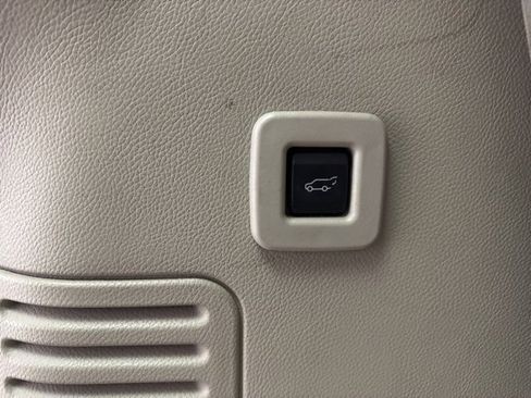 Used 2017 Lincoln Navigator Select image 21